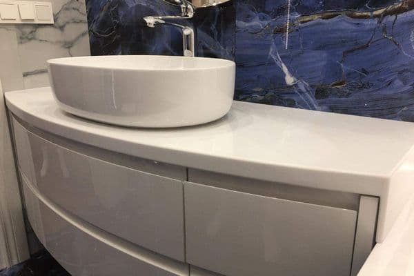 Две столешницы для ванной из искусственного камня Tristone, Grandex Две столешницы для ванной из искусственного камня Tristone, Grandex