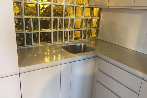 П-образная столешница для кухни из искусственного камня Grandex S-218 Crispy Beige П-образная столешница для кухни из искусственного камня Grandex S-218 Crispy Beige