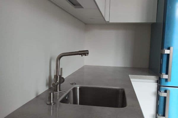 Серая столешница для кухни из искусственного камня Staron VU127 Noble Pearl Серая столешница для кухни из искусственного камня Staron VU127 Noble Pearl