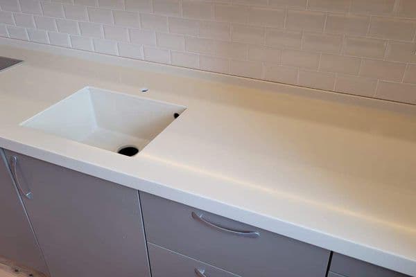 Столешница для кухни с интегрированной мойкой из искусственного камня Grandex P-102 Pure Beige Столешница для кухни с интегрированной мойкой из искусственного камня Grandex P-102 Pure Beige