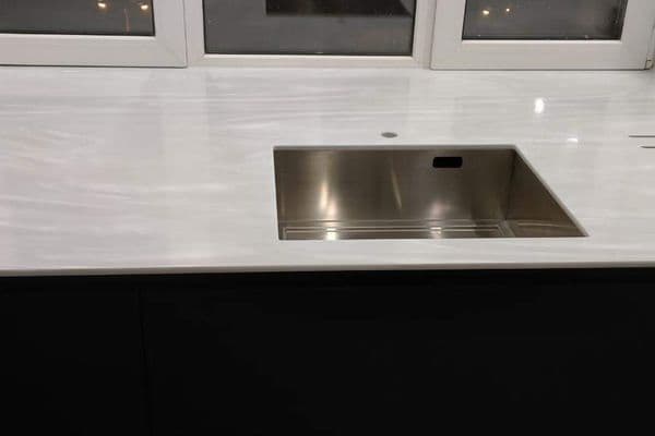 Подоконник-столешница, барная стойка и порог из искусственного камня Grandex Подоконник-столешница, барная стойка и порог из искусственного камня Grandex