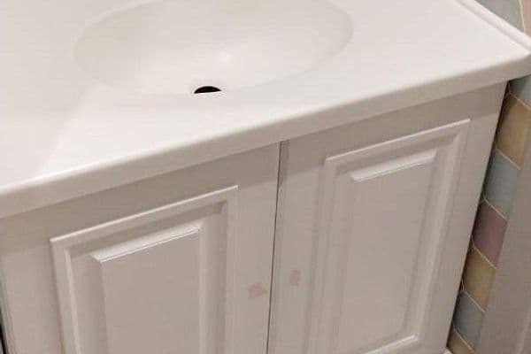Столешница с интегрированной раковиной для ванной из камня LG Hi-Macs P001 Столешница с интегрированной раковиной для ванной из камня LG Hi-Macs P001