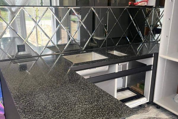 Угловая столешница для кухни из акрила Hi-Macs VВ01 Merapi Угловая столешница для кухни из акрила Hi-Macs VВ01 Merapi