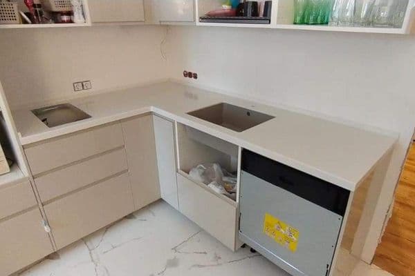 Угловая столешница для кухни из искусственного камня Hanex S-008 N-WhiTe Угловая столешница для кухни из искусственного камня Hanex S-008 N-WhiTe